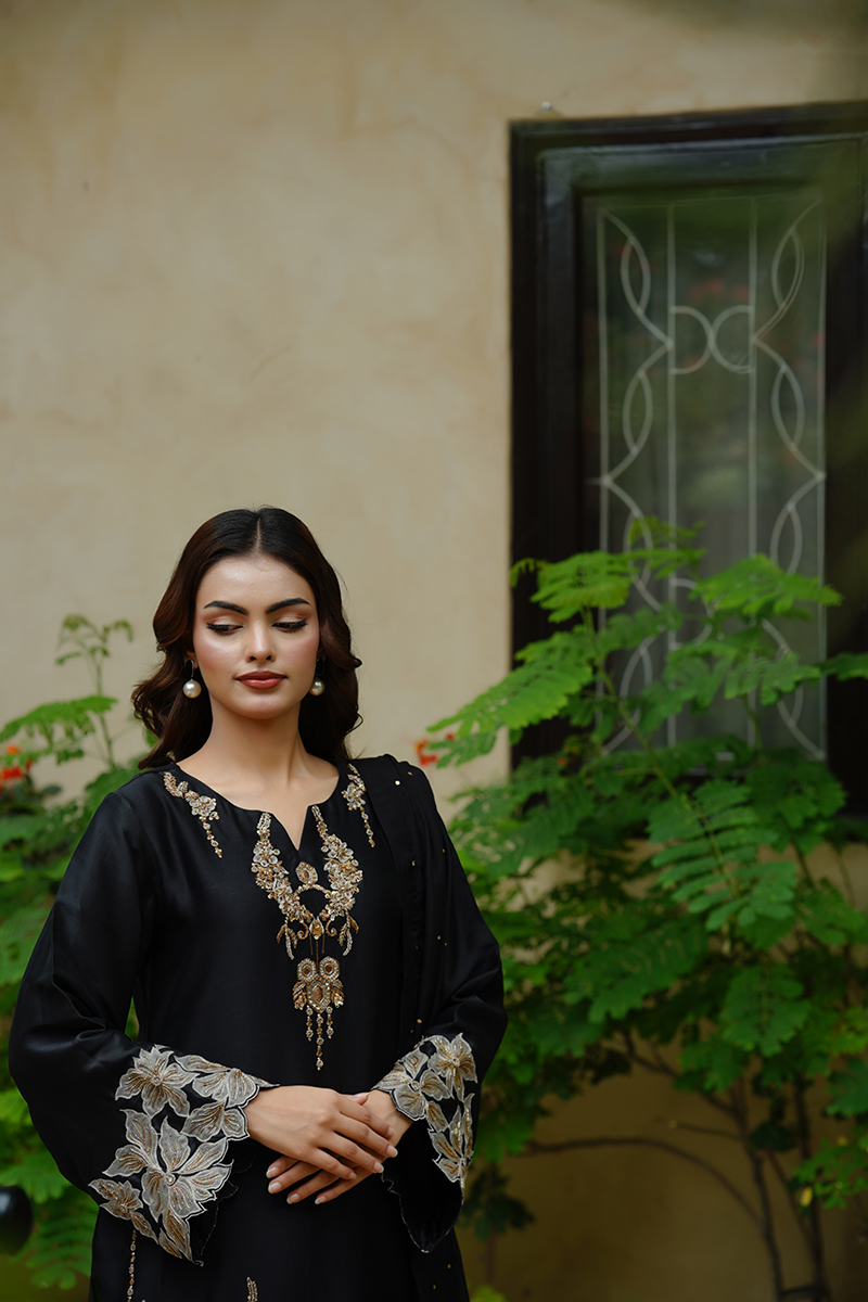 Noir Gilded Bloom - Image 9