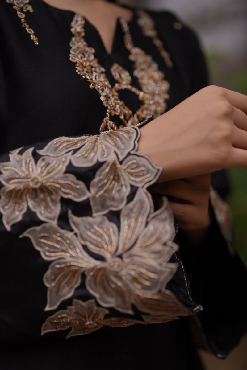 Noir Gilded Bloom - Image 3